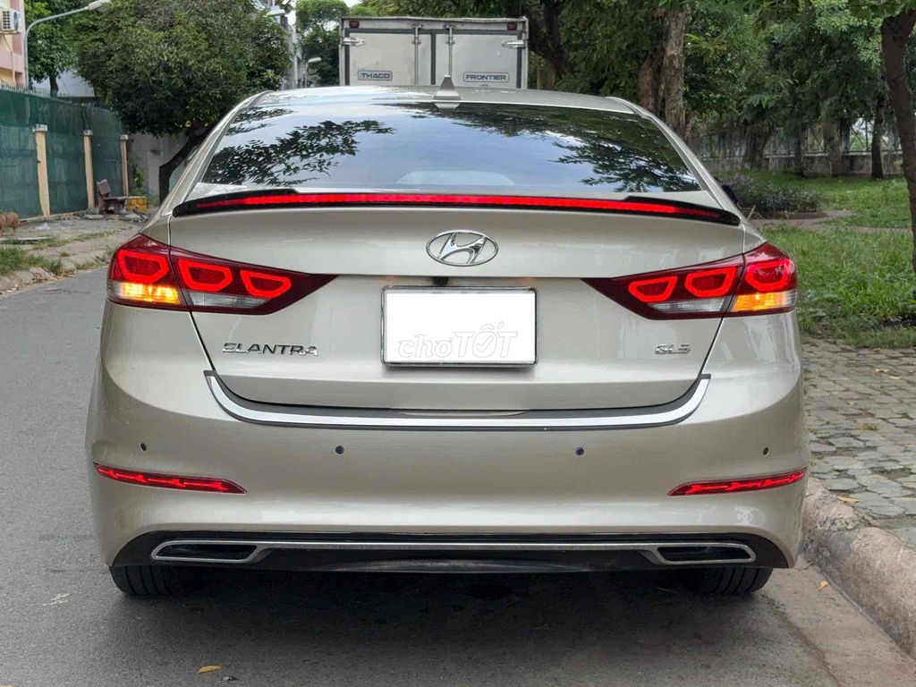 Hyundai Elantra 2019 - ảnh 2