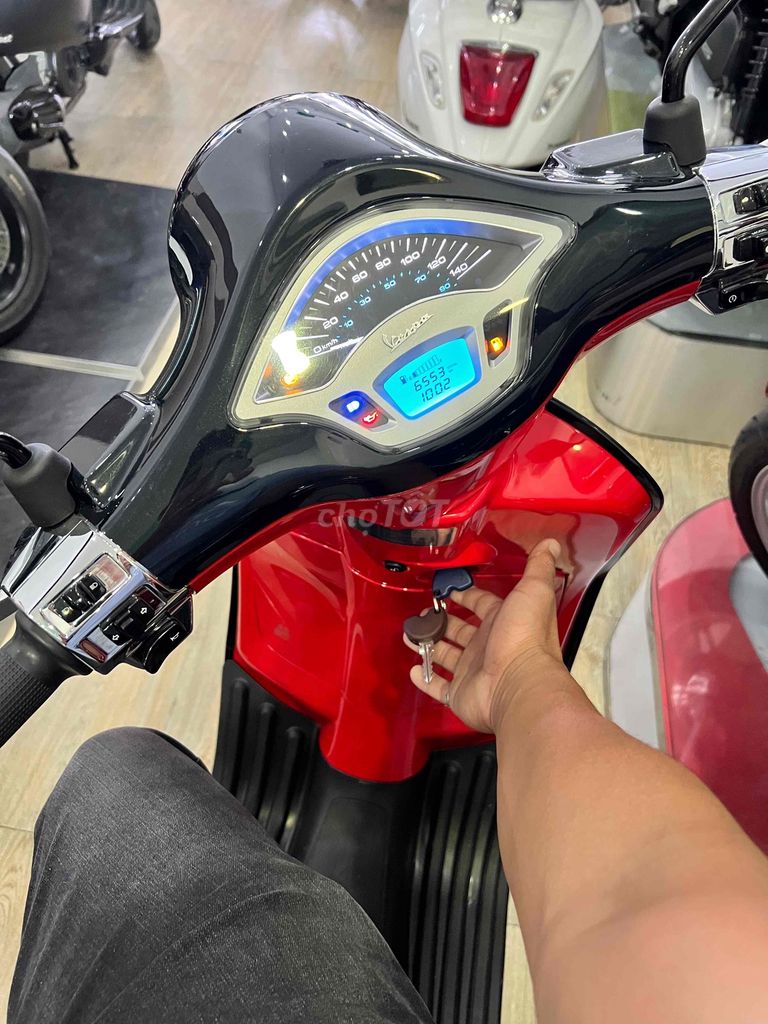 Vespa Primavera 2025 - ảnh 4