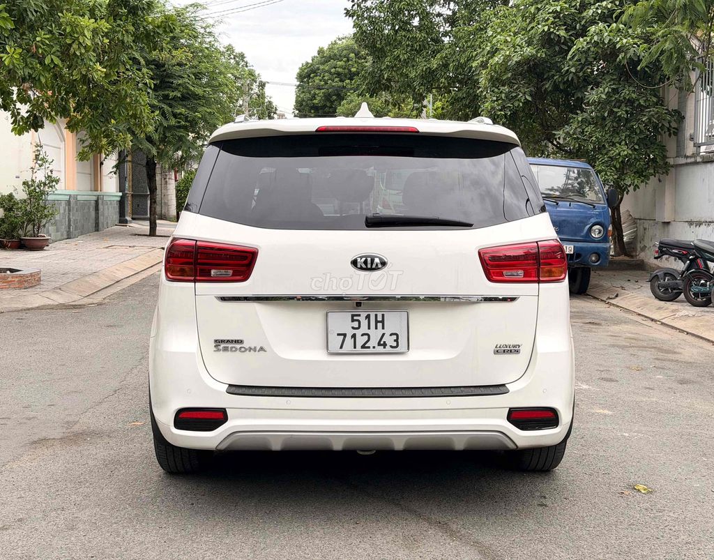 Kia Sedona - ảnh 4