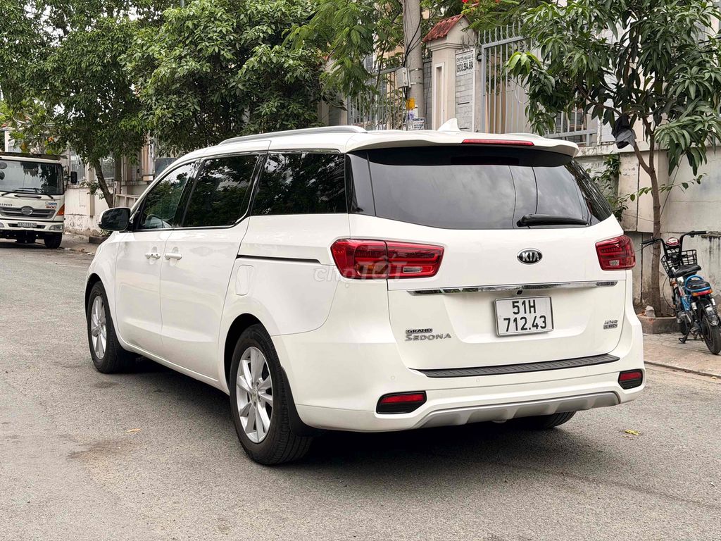 Kia Sedona - ảnh 5