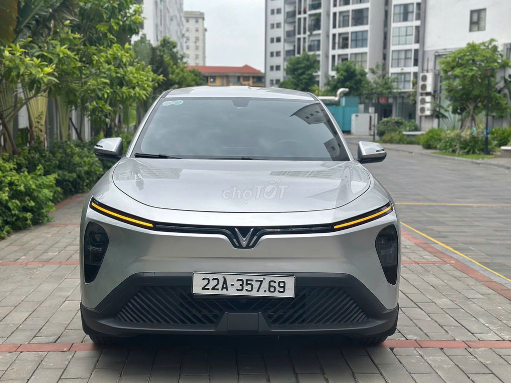 VinFast Limo Green 2025 - ảnh 1