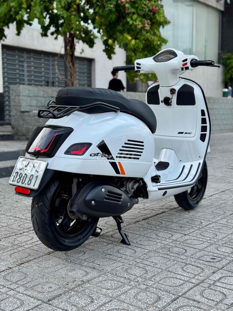 Vespa GTS 2021 - ảnh 4