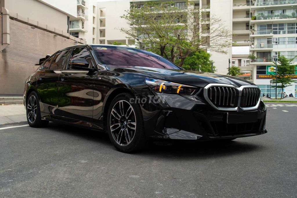 BMW 2025 - ảnh 1