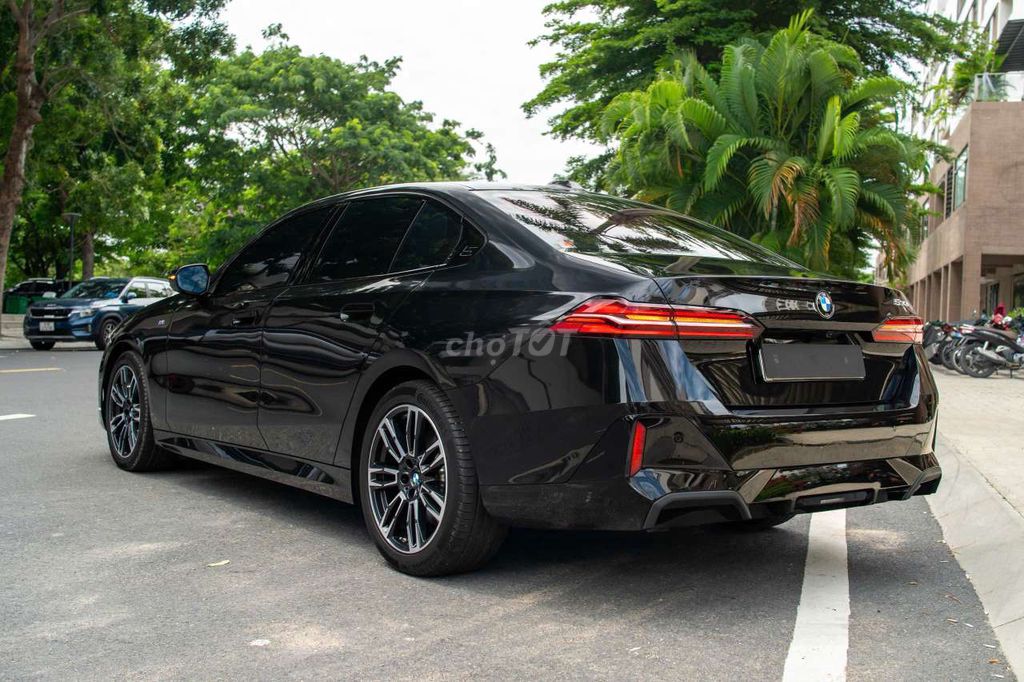 BMW 2025 - ảnh 5