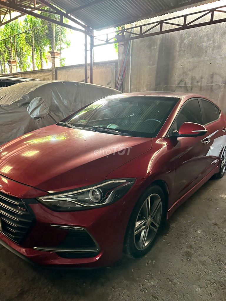 Hyundai Elantra - ảnh 1