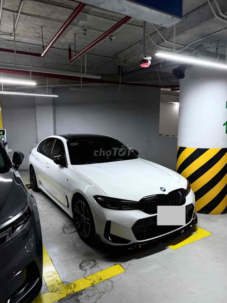BMW 3 Series 2023 - ảnh 1