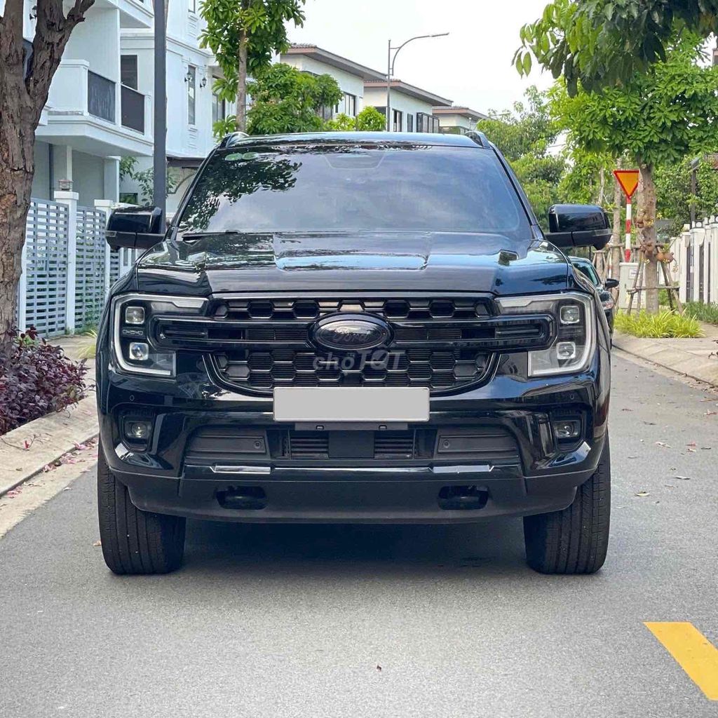Ford Everest 2025 - ảnh 1