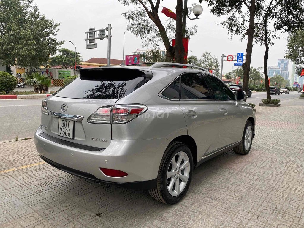Lexus 2010 - ảnh 3