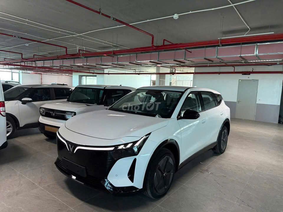 VinFast VF8 - ảnh 1