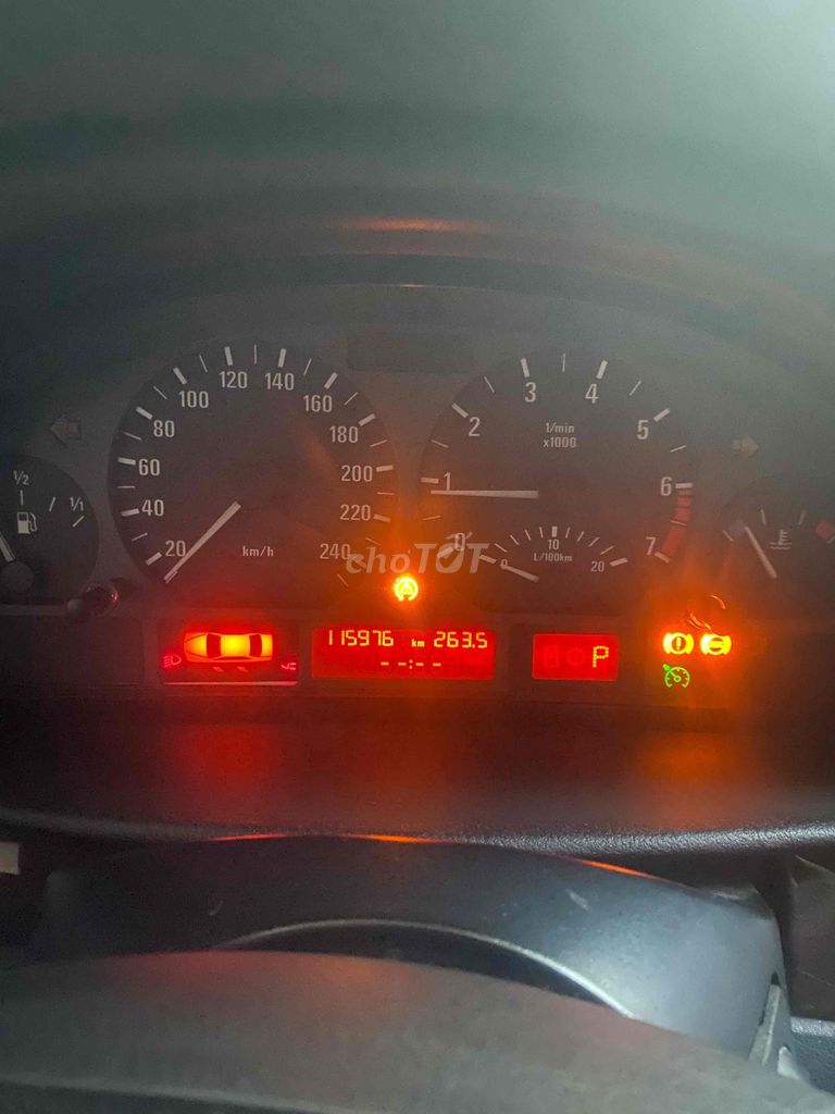 BMW 2003 - ảnh 2