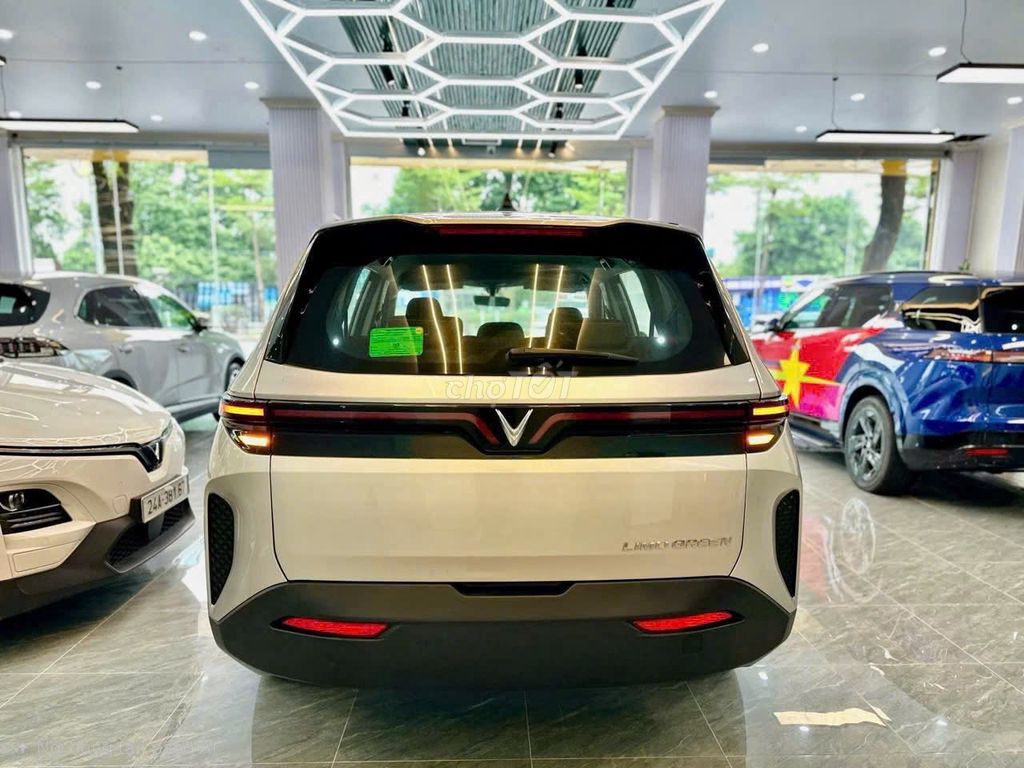 VinFast Limo Green - ảnh 4