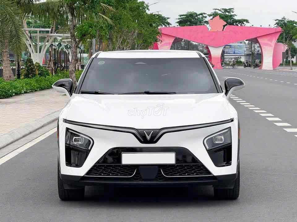 VinFast VF7 Plus 2025 - ảnh 1
