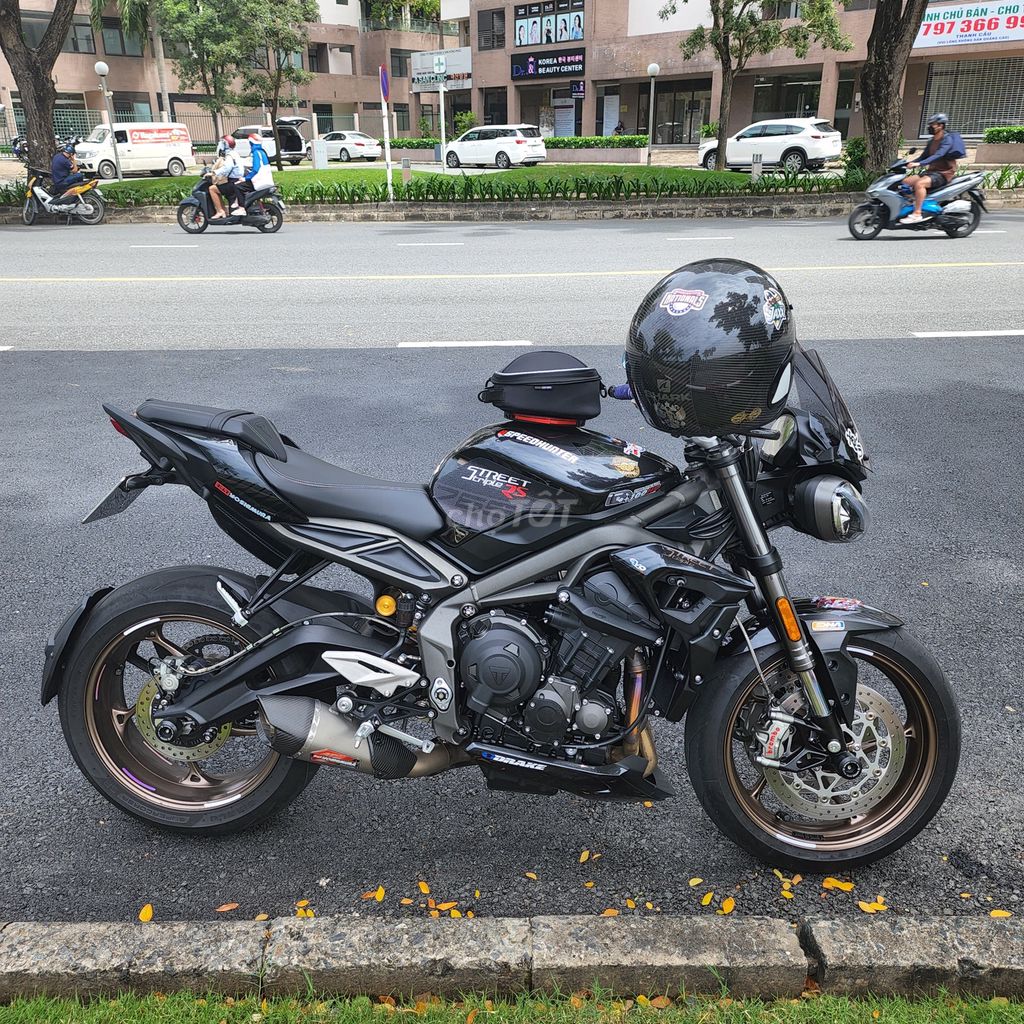 Triumph Street 2022 - ảnh 1
