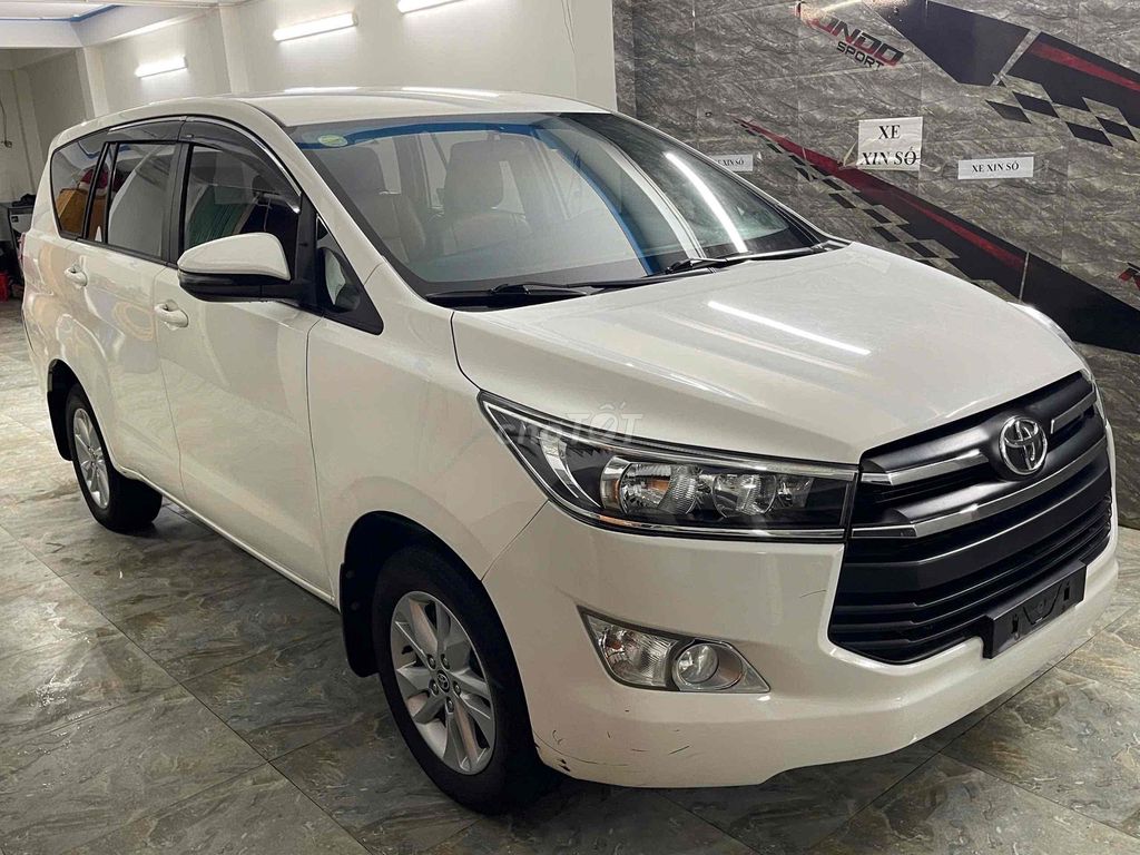 Toyota Innova - ảnh 1