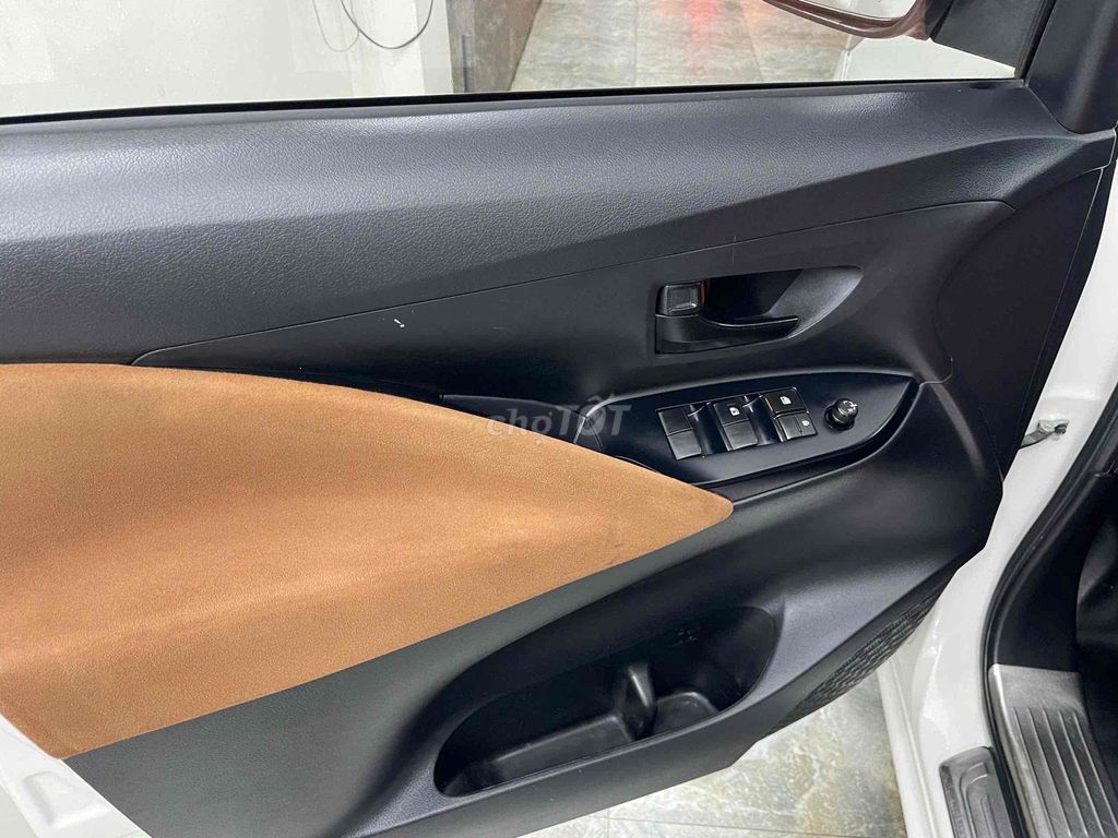 Toyota Innova - ảnh 3
