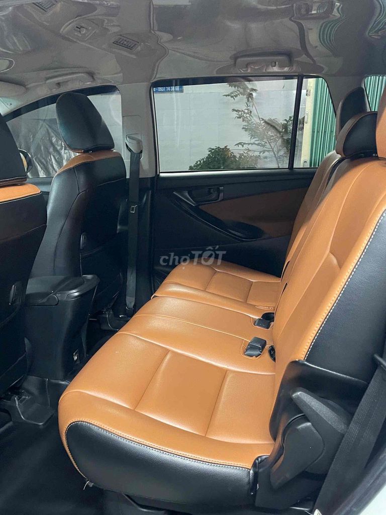 Toyota Innova - ảnh 4