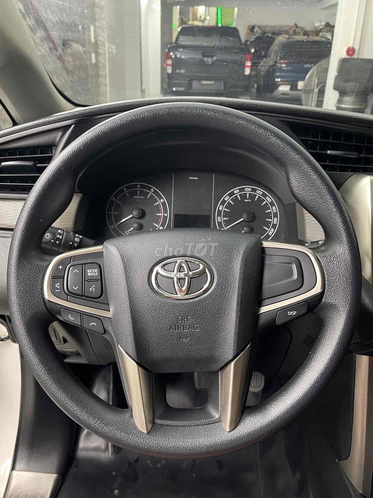 Toyota Innova - ảnh 5