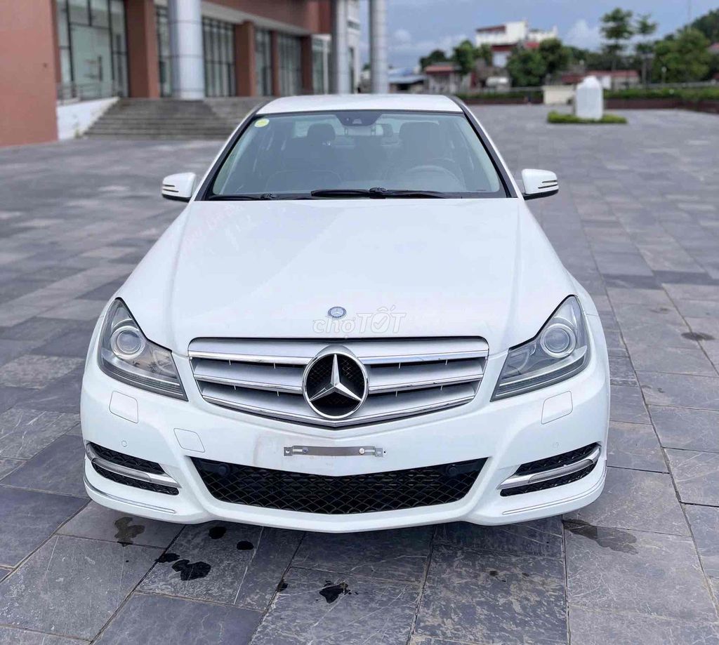 Mercedes-Benz 2011 - ảnh 1