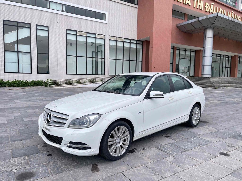 Mercedes-Benz 2011 - ảnh 2