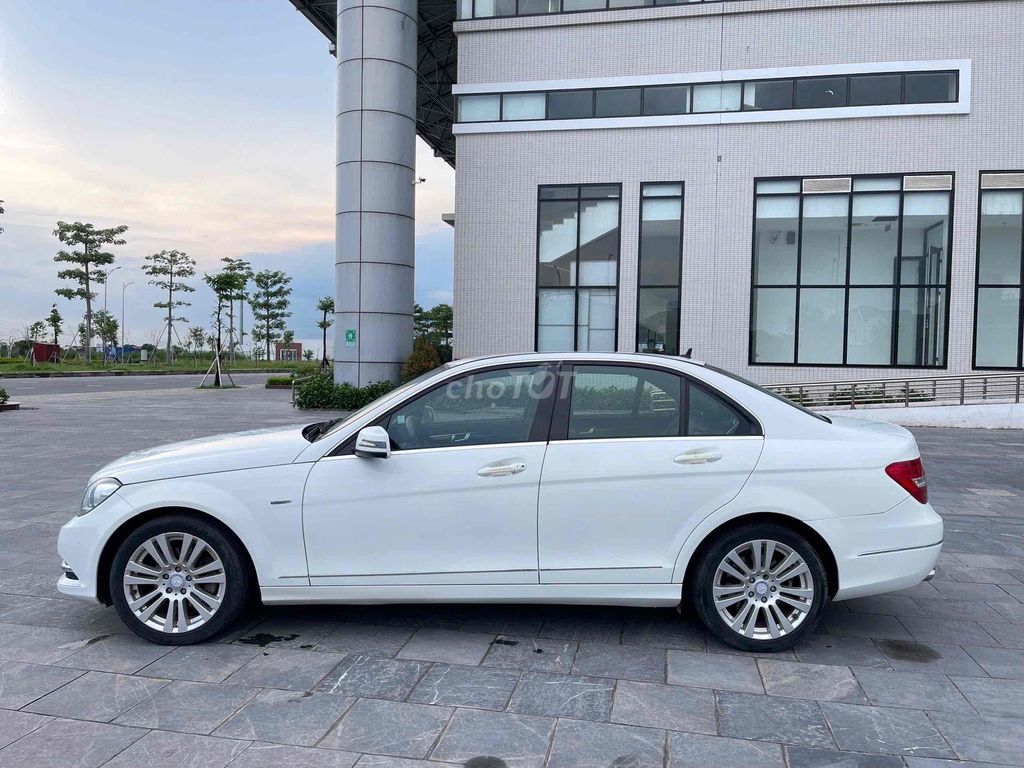 Mercedes-Benz 2011 - ảnh 3