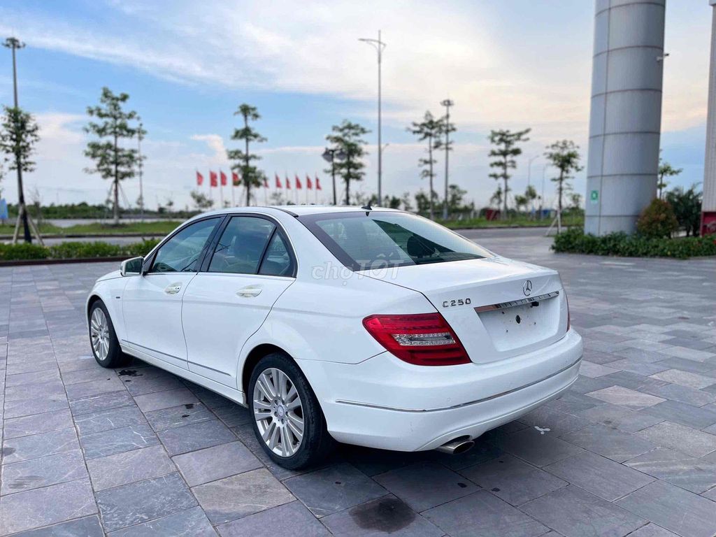 Mercedes-Benz 2011 - ảnh 4
