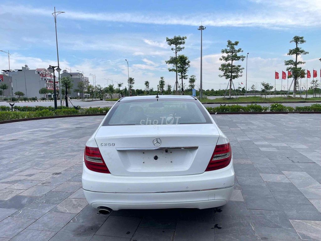 Mercedes-Benz 2011 - ảnh 5