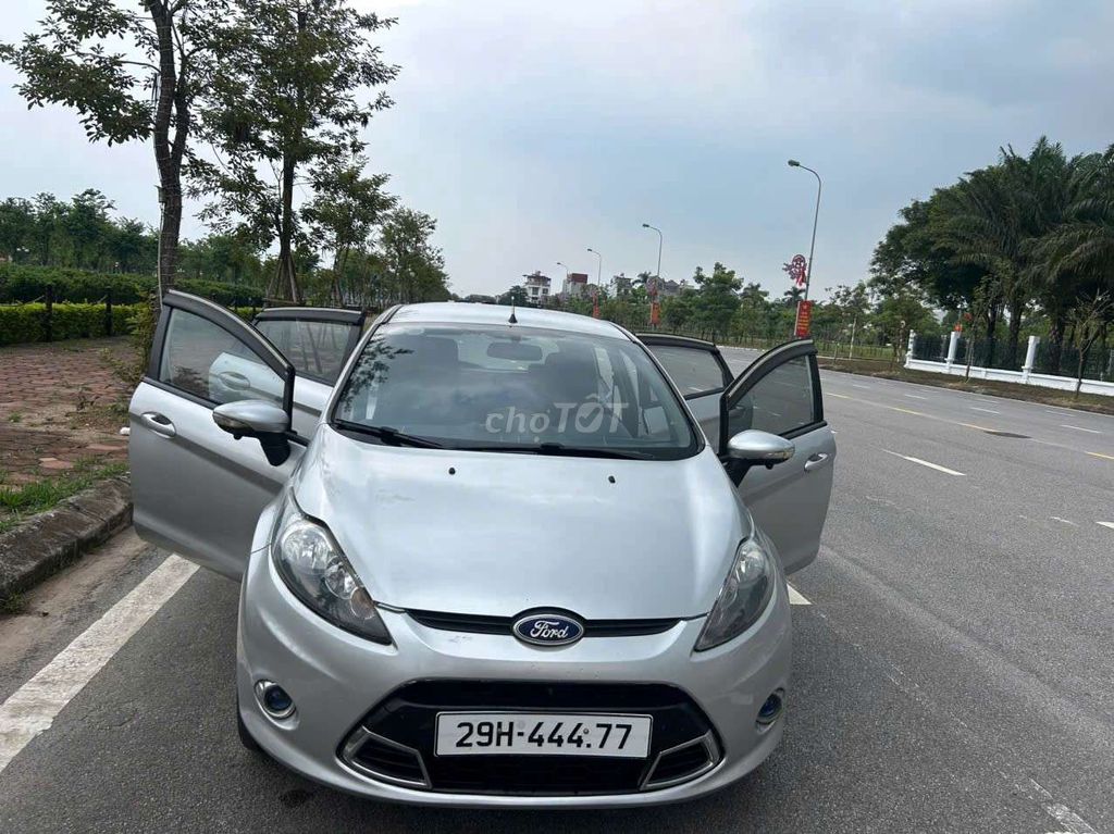 Ford Fiesta - ảnh 1