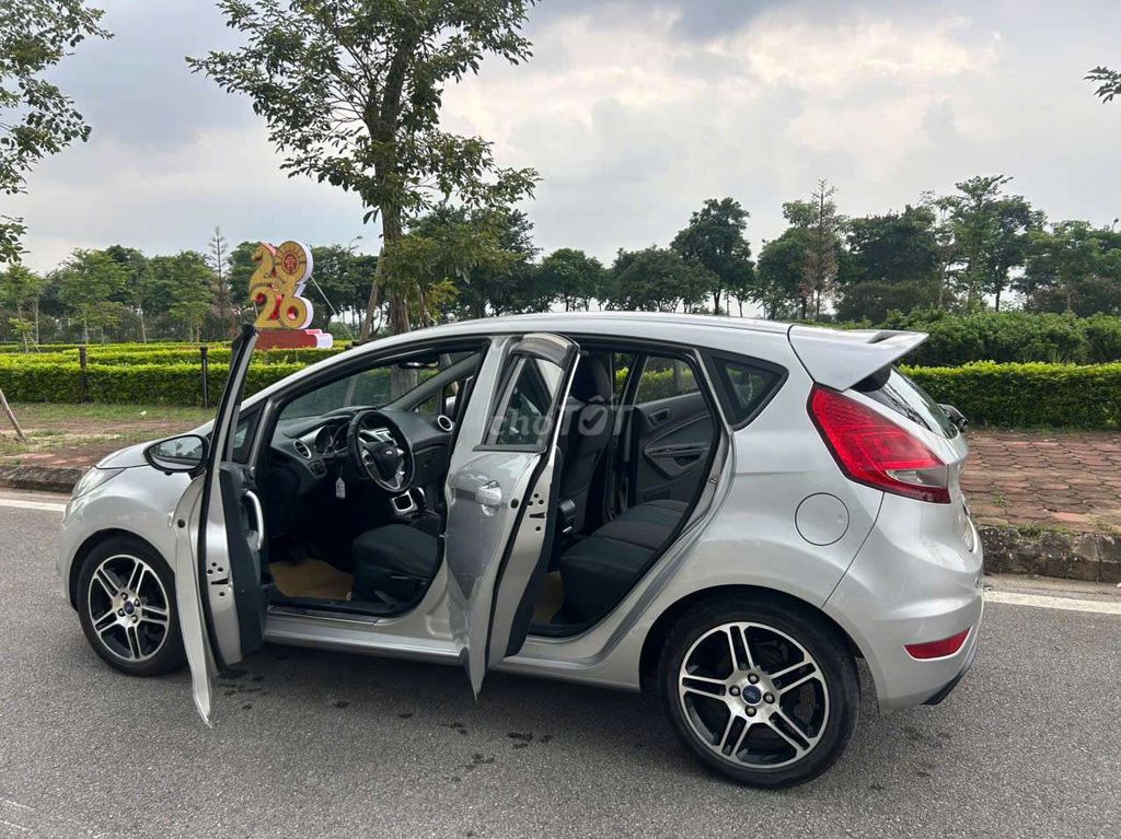 Ford Fiesta - ảnh 2
