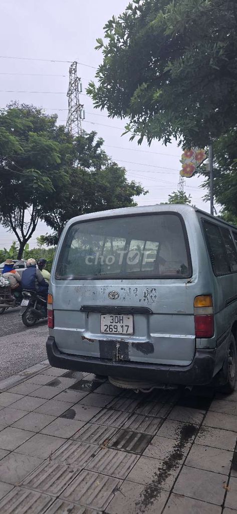 Toyota Hiace 2003 - ảnh 2