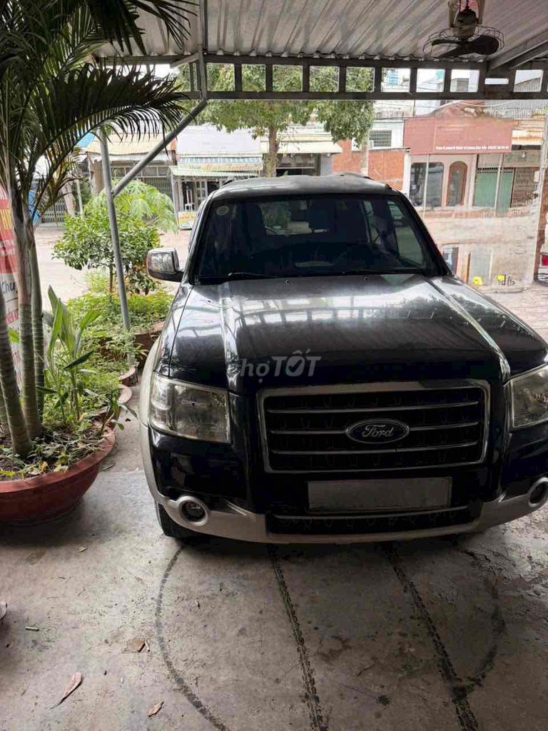 Ford Everest - ảnh 1