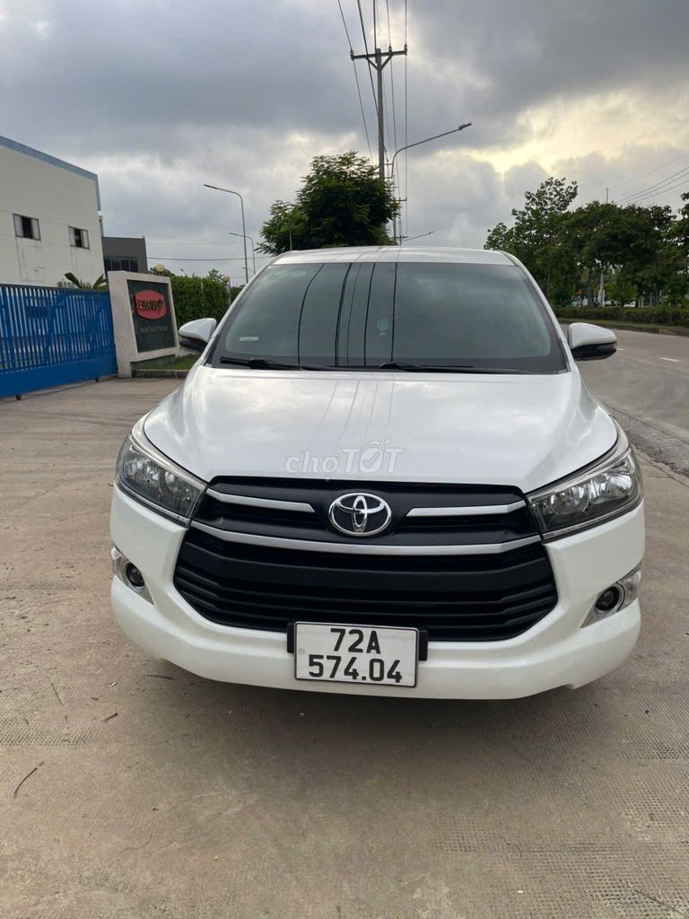 Toyota Innova - ảnh 1