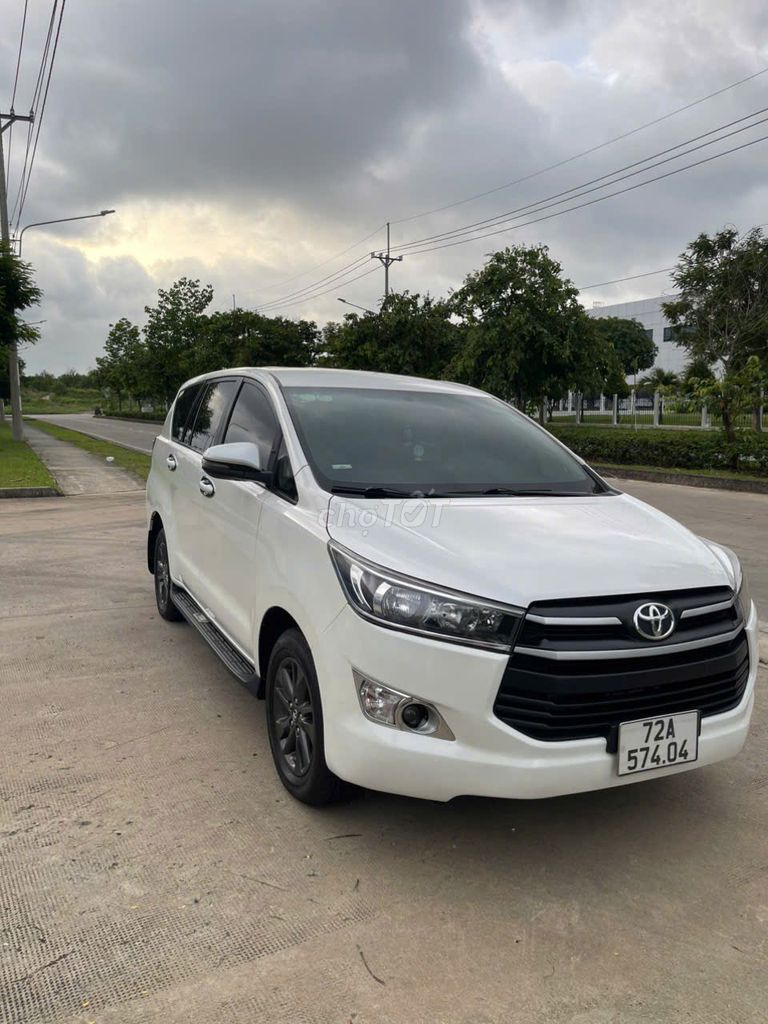 Toyota Innova - ảnh 4