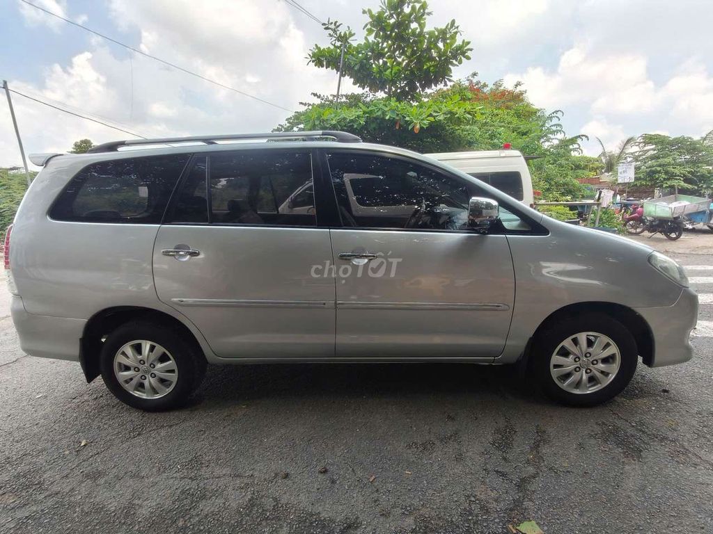 Toyota Innova 2011 - ảnh 3