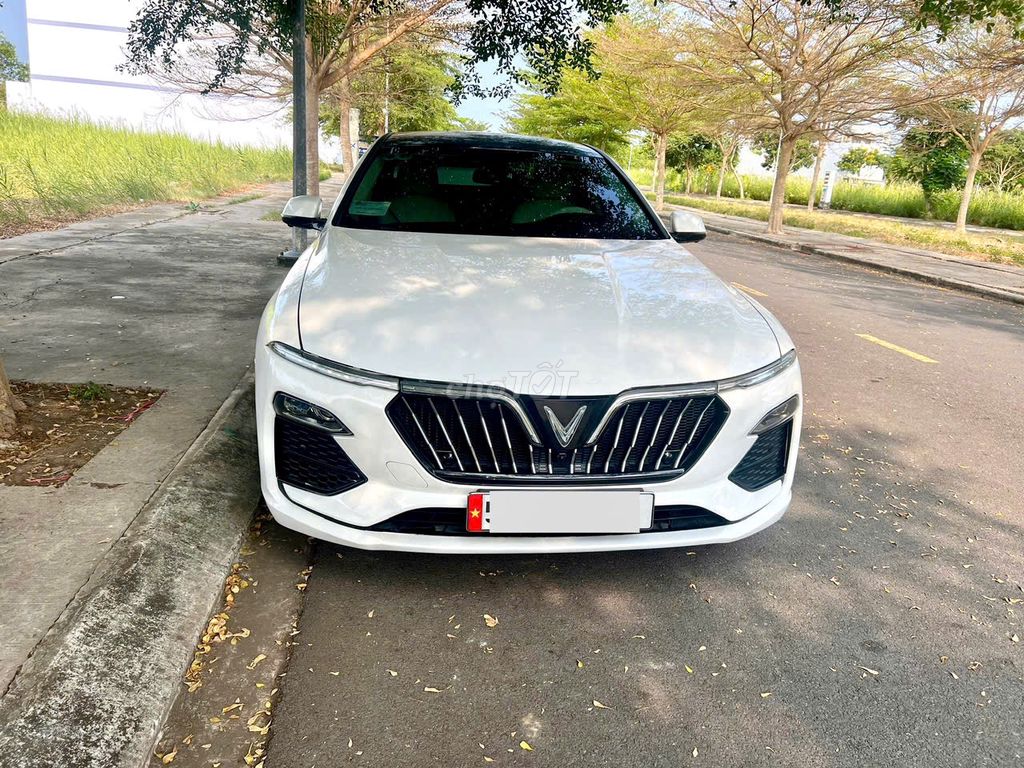 VinFast Lux A2.0 2022 - ảnh 1