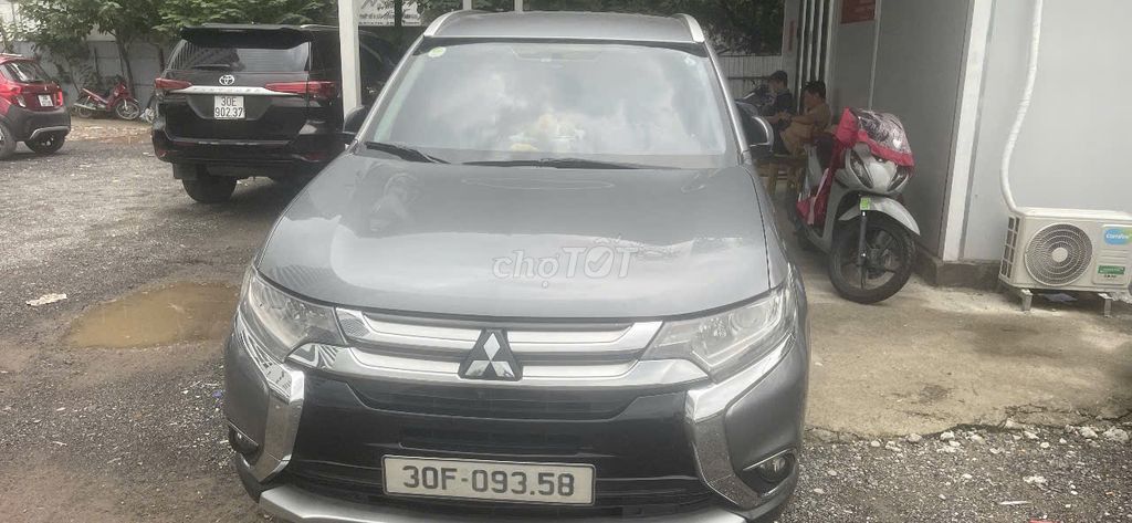 Mitsubishi Outlander 2.0 CVT 2018 - ảnh 1