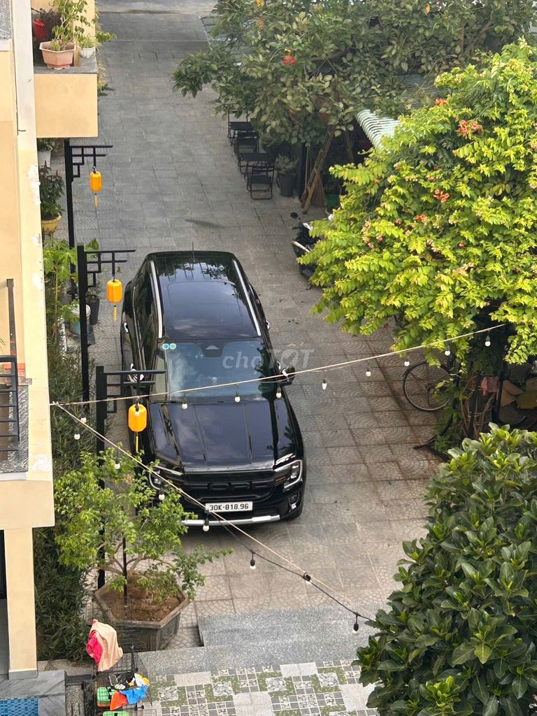 Ford Everest - ảnh 1