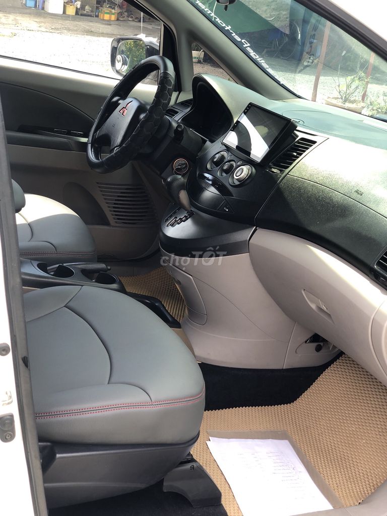 Mitsubishi Grandis 2005 - ảnh 2