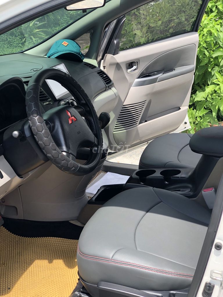 Mitsubishi Grandis 2005 - ảnh 3