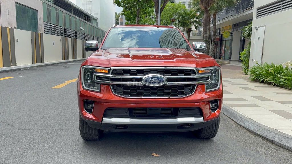 Ford Everest 2023 - ảnh 1