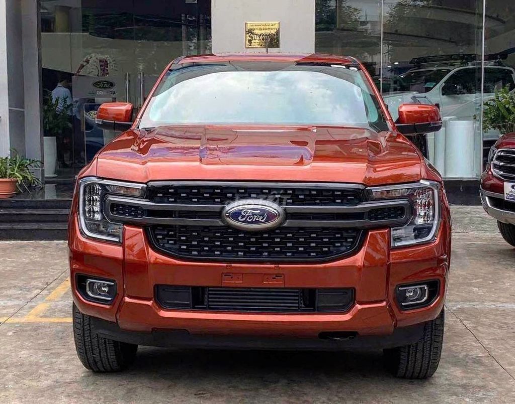 Ford Ranger XLS 2.0L 4x2 AT 2026 - ảnh 1