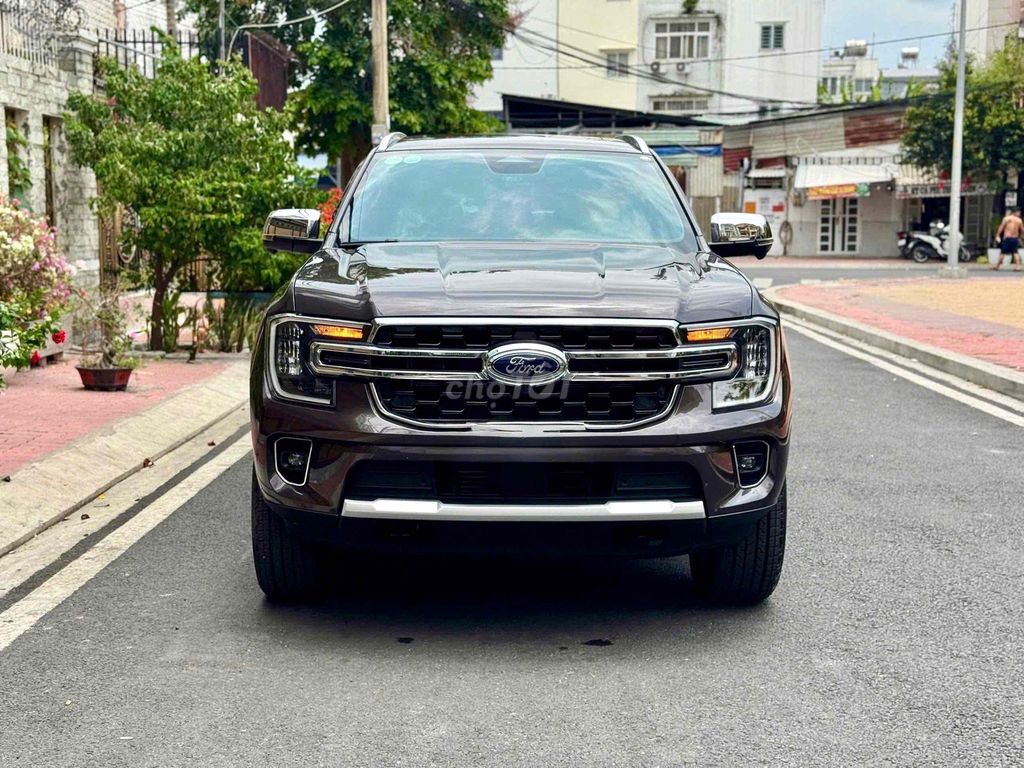 Ford Everest 2025 - ảnh 1