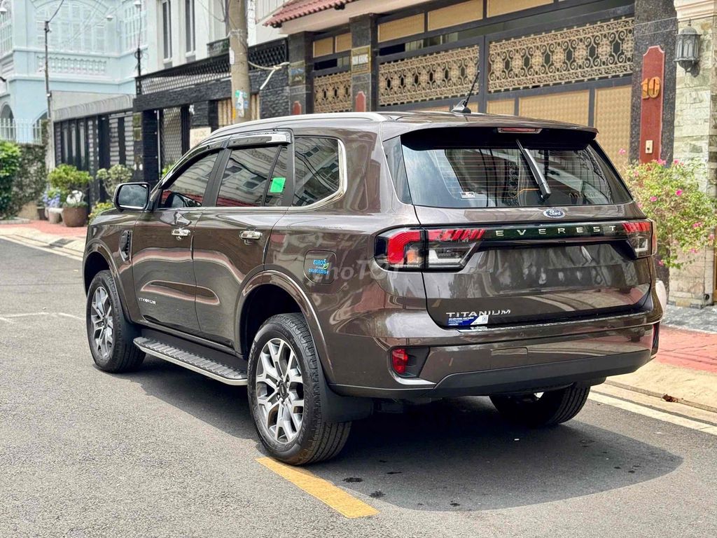 Ford Everest 2025 - ảnh 4