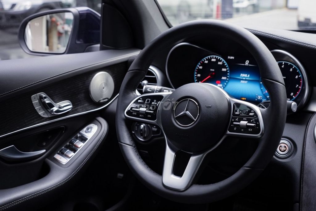 Mercedes-Benz GLC 300 4Matic 2021 - ảnh 2
