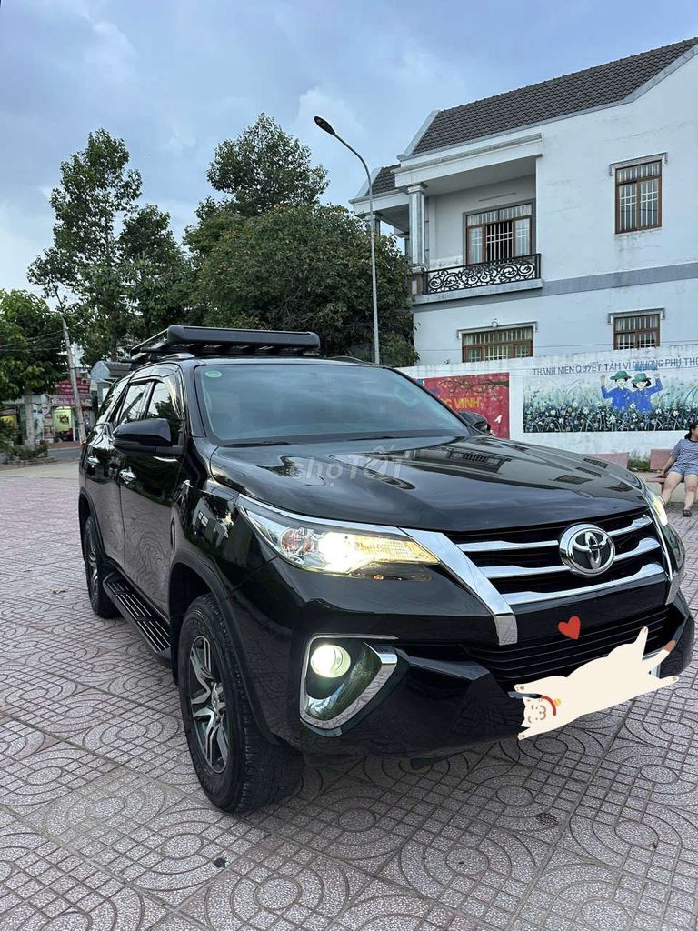 Toyota Fortuner - ảnh 2
