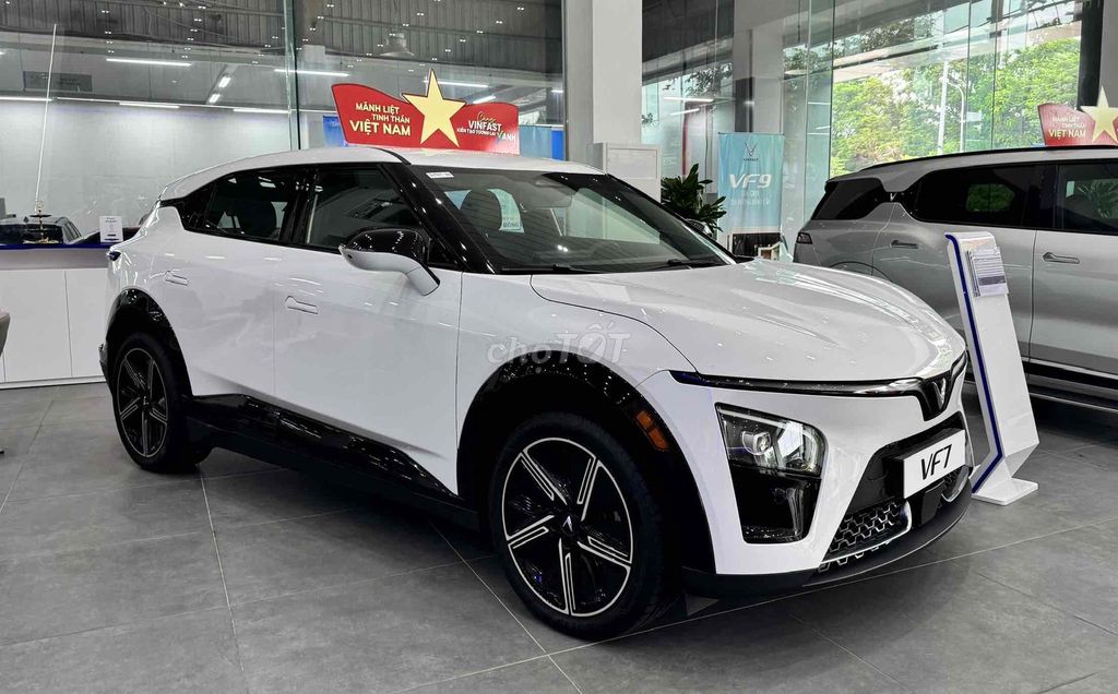 VinFast VF7 Plus - ảnh 1