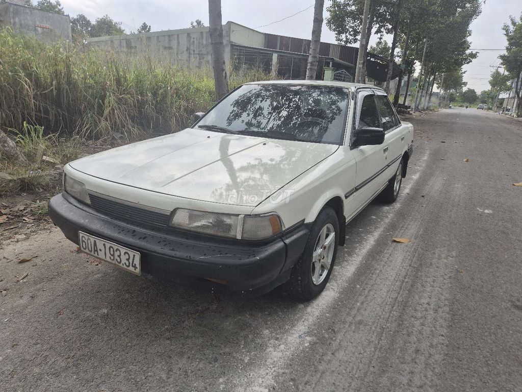 Toyota Camry 1987 - ảnh 1