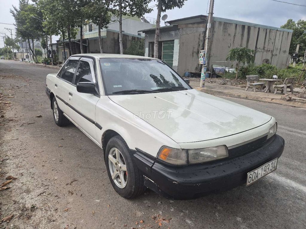 Toyota Camry 1987 - ảnh 2