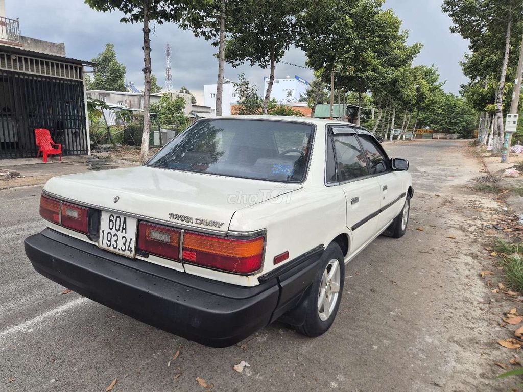 Toyota Camry 1987 - ảnh 3
