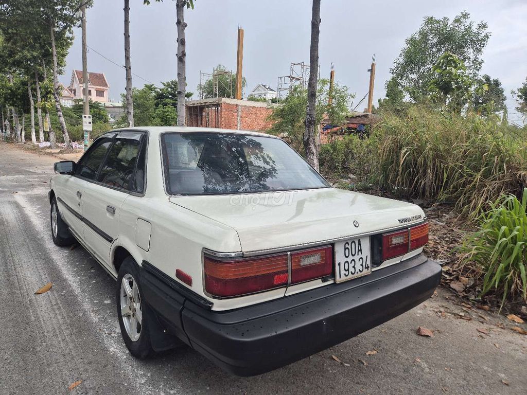 Toyota Camry 1987 - ảnh 4