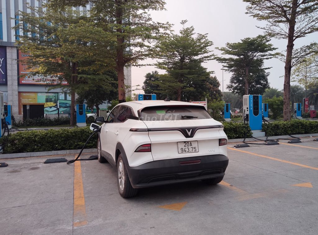 VinFast VF6 Eco - ảnh 4